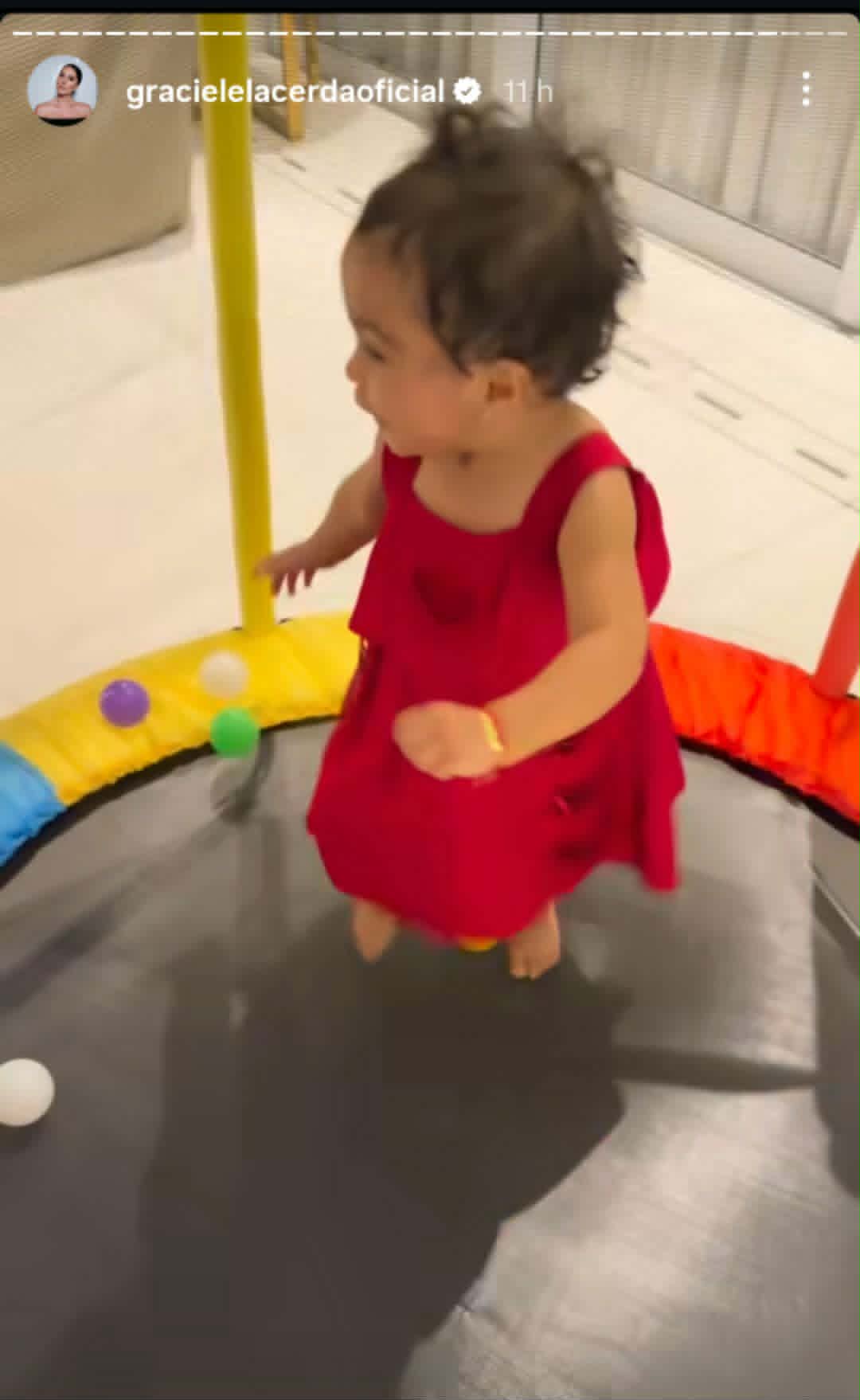 Filha de Zezé Di Camargo se diverte com brinquedo montado pela mãe - Foto: Reprodução/Instagram
