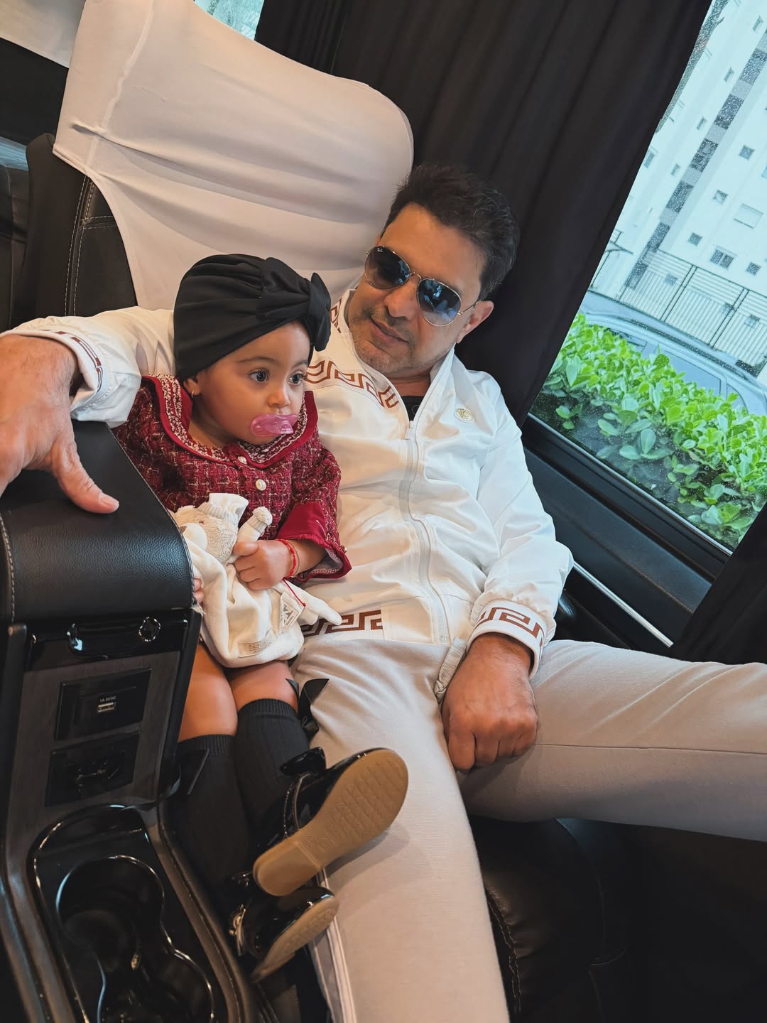 Zezé Di Camargo com a filha, Clara - Foto: Reprodução / Instagram @zezedicamargo 