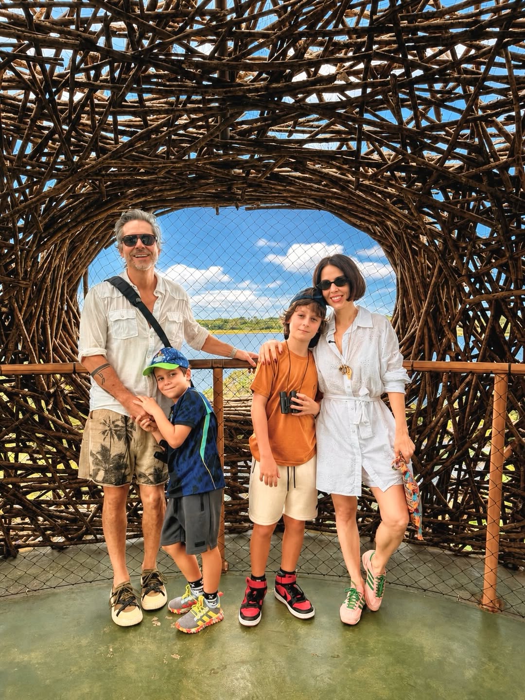 Alexandre Nero com os filhos e a esposa - Foto: Reprodução / Instagram @alexandrenero