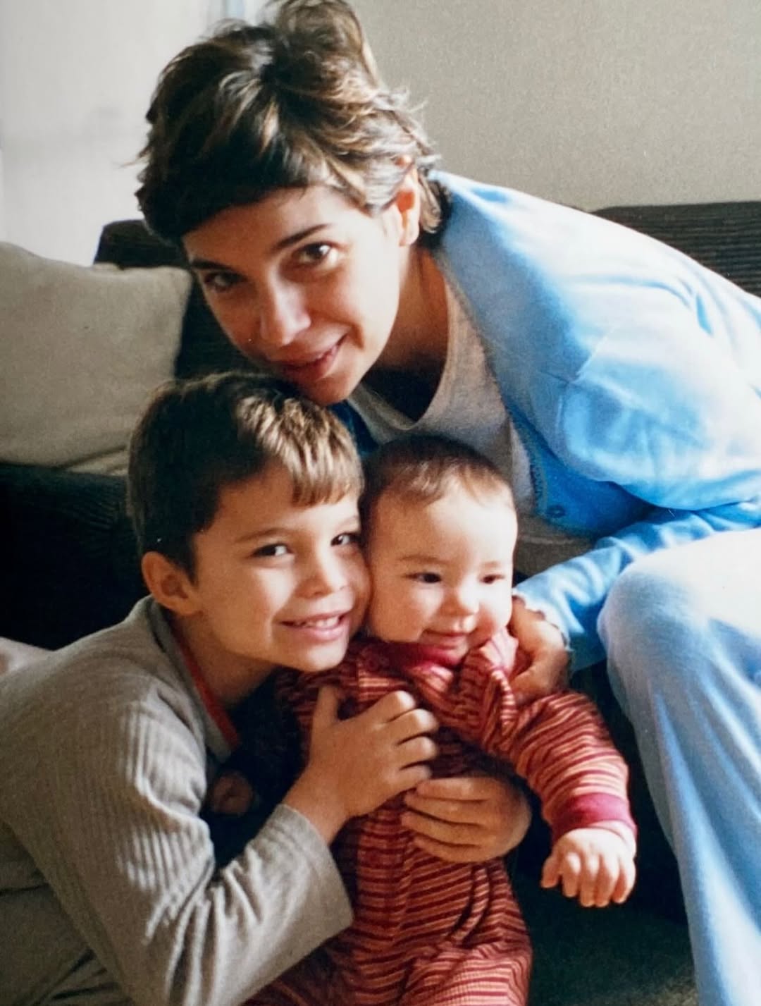 Renata Lo Prete com os filhos, Joaquim e Antônia - Foto: Reprodução / Instagram @renataloprete