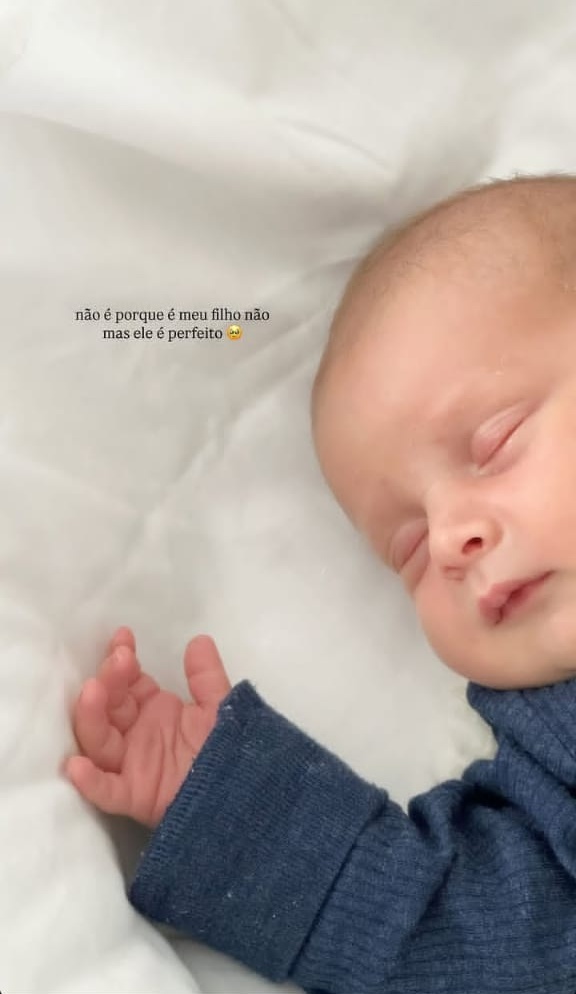 Gabriella Mustafá mostra o filho caçula 