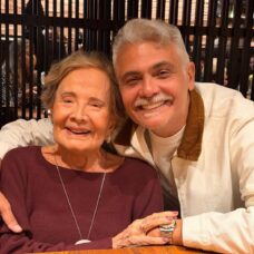 Tarcísio Filho com a mãe, Gloria Menezes - Foto: Reprodução / Instagram @mocitafagundes_oficial