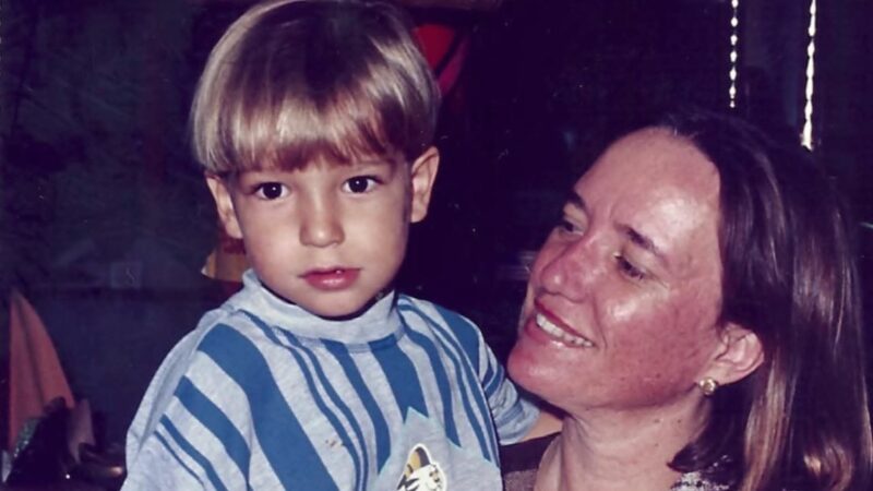 Aos 34 anos, menino da foto se tornou galã e brilhou no remake de ‘Vale Tudo’