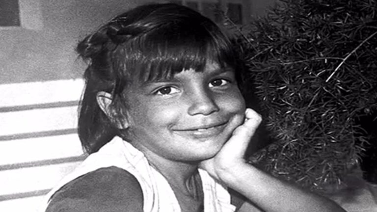 Quem é a menina da foto? Hoje ela faz 54 anos, tem três filhos e fortuna estimada em R$ 650 milhões