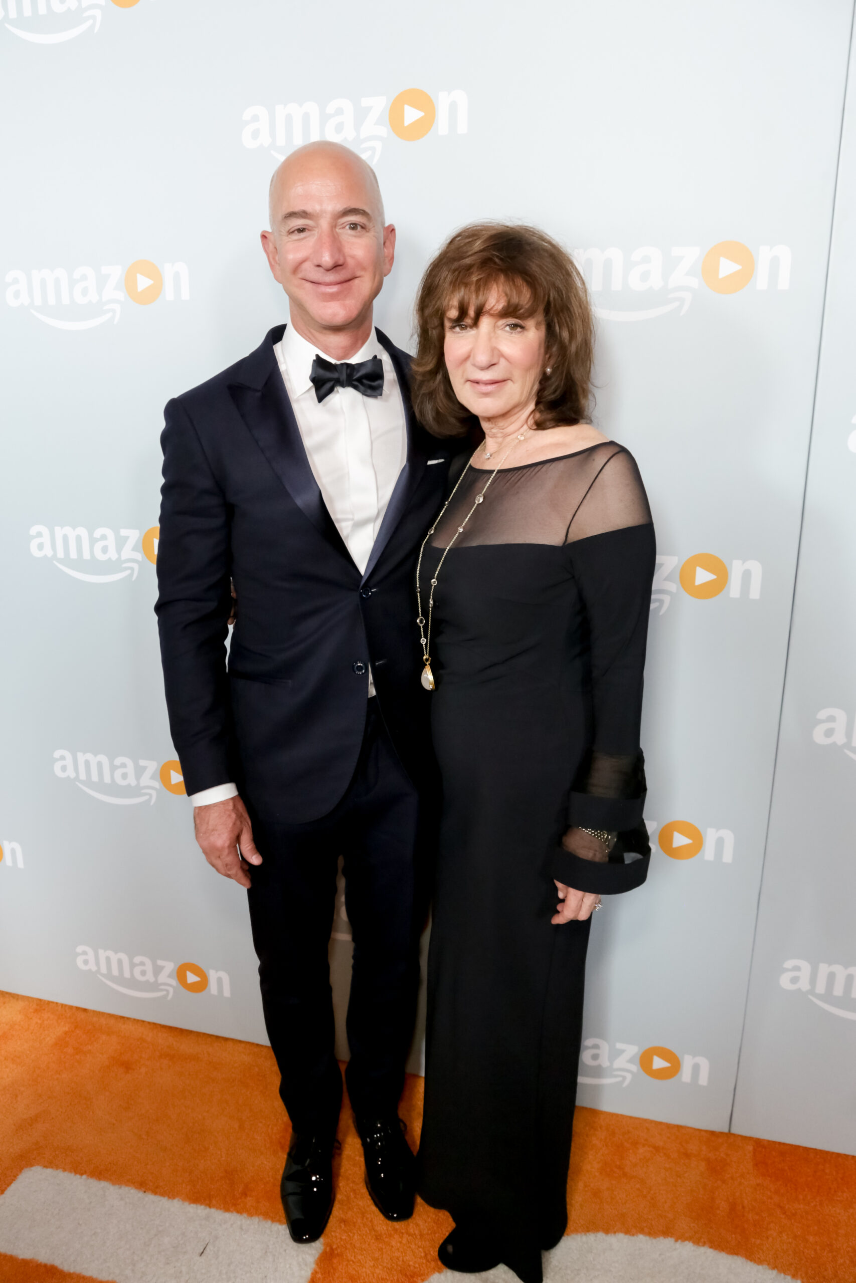 Jeff Bezos e sua mãe, Jacklyn - Foto: Getty Images