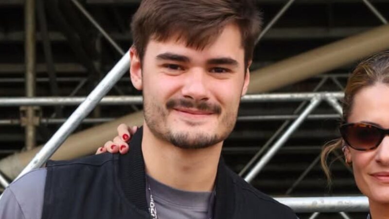 Aos 23 anos, filho de Fábio Assunção impressiona ao mostrar fotos raras com a mãe: ‘Lindíssimos’