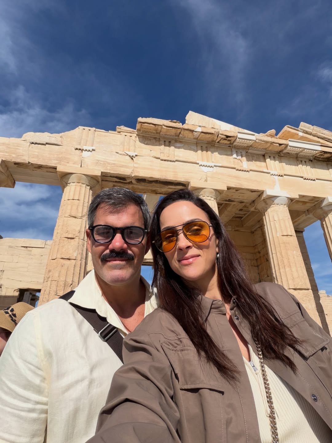 Juliano Cazarré e a esposa, Leticia Cazarré, na Grécia - Foto: Reprodução / Instagram @leticiacazarre 