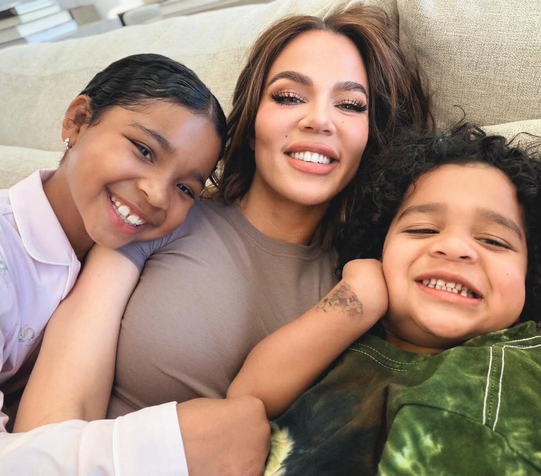 Khloé Kardashian com os filhos