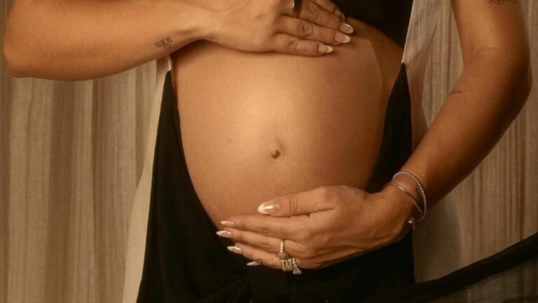 Aos 32 anos, famosa casada com cantor impressiona com aparência em segunda gestação: ‘Mais ainda’