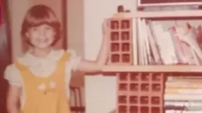 Esta menina vivia em casa simples com estante de tijolos e hoje é uma atriz milionária da televisão