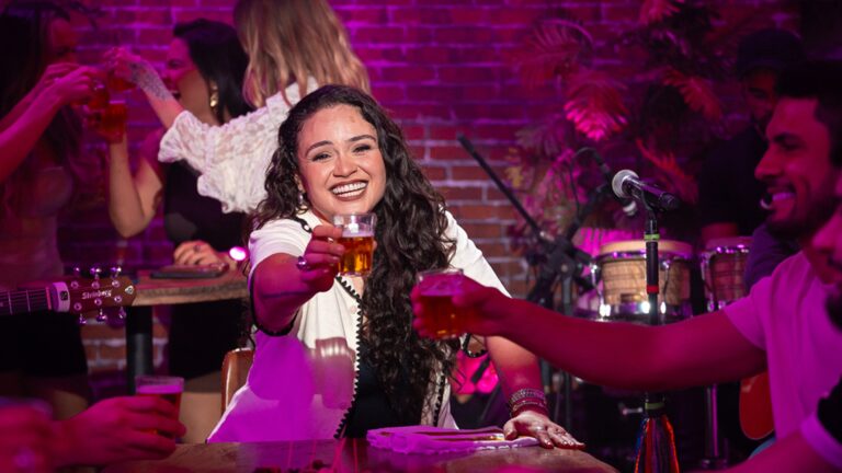Luiza Martins aposta em formato intimista em novo projeto: ‘Boas histórias em forma de música’