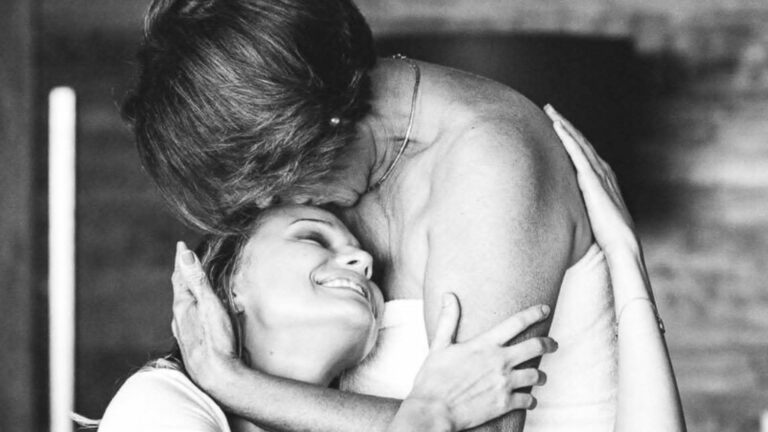 Ator de ‘Três Graças’ posta fotos raras de sua esposa e da mãe