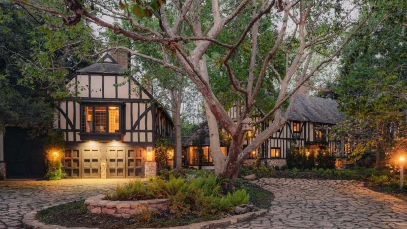 Aos 32 anos, cantora viveu em mansão de US$ 9,1 milhões em estilo medieval na Califórnia