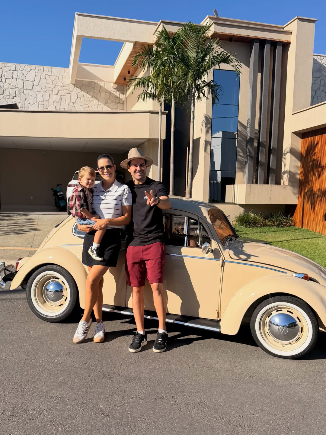 Débora Lyra com sua família - Foto: Reprodução / Instagram