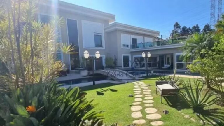 Aos 53 anos, cantor de dupla icônica morou em mansão de R$ 50,3 milhões com 2.800 m² de luxo