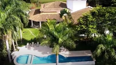 Aos 37 anos, ex-BBB Rodolffo faz de mansão em Goiânia seu refúgio com piscina de resort