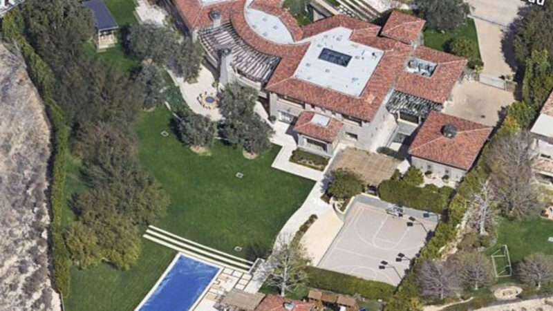 Mansão de Kourtney Kardashian e Travis Barker em Calabasas - Foto: Reprodução / Google Earth