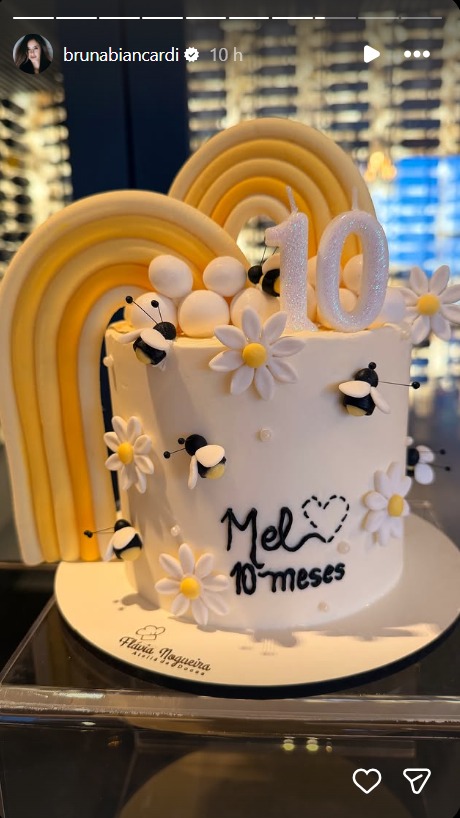 Bolo do 10º mesversário de Mel, filha caçula de Neymar e Bruna Biancardi - Foto: Reprodução / Instagram @brunabiancardi