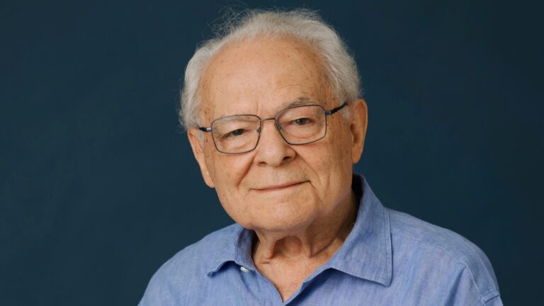 Aos 92 anos, Othon Bastos adia espetáculo após problema de saúde; saiba diagnóstico