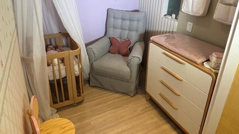 Aos 36 anos, contratada da Globo escolhe decoração com borboletas para o quarto da filha caçula
