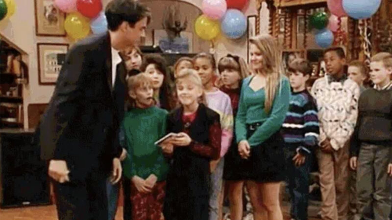 Aos 50 anos, ex-atriz mirim de ‘Três É Demais’ será avó do filho de ex-ator mirim de ‘Boa Sorte, Charlie’
