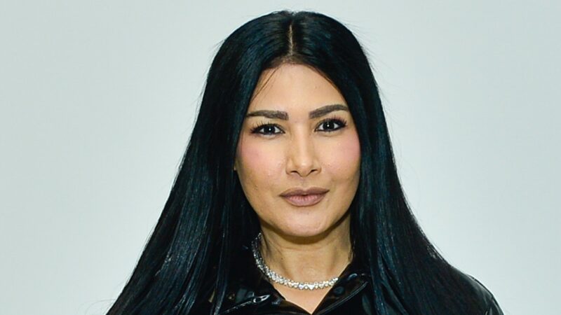 Simaria chama atenção com look preto em rara aparição pública no show da irmã, Simone Mendes