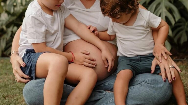Aos 38 anos, atriz que está grávida pela terceira vez fala sobre ter babá: ‘Para que?’