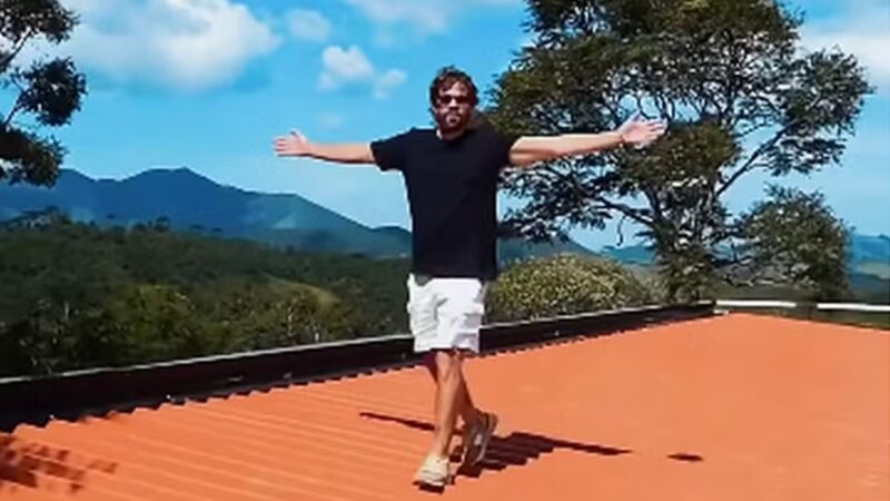 Aos 43 anos, ator da Globo realiza sonho com mansão grandiosa em região cercada por montanhas