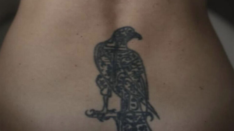Aos 52 anos, atriz tem tatuagem enorme nas costas e construiu carreira de sucesso nas novelas da Globo