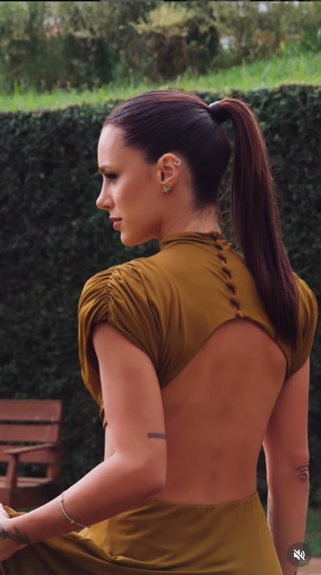 Bruna Biancardi elege vestido elegante para o casamento da irmã - Foto: Reprodução / Instagram @brunabiancardi 
