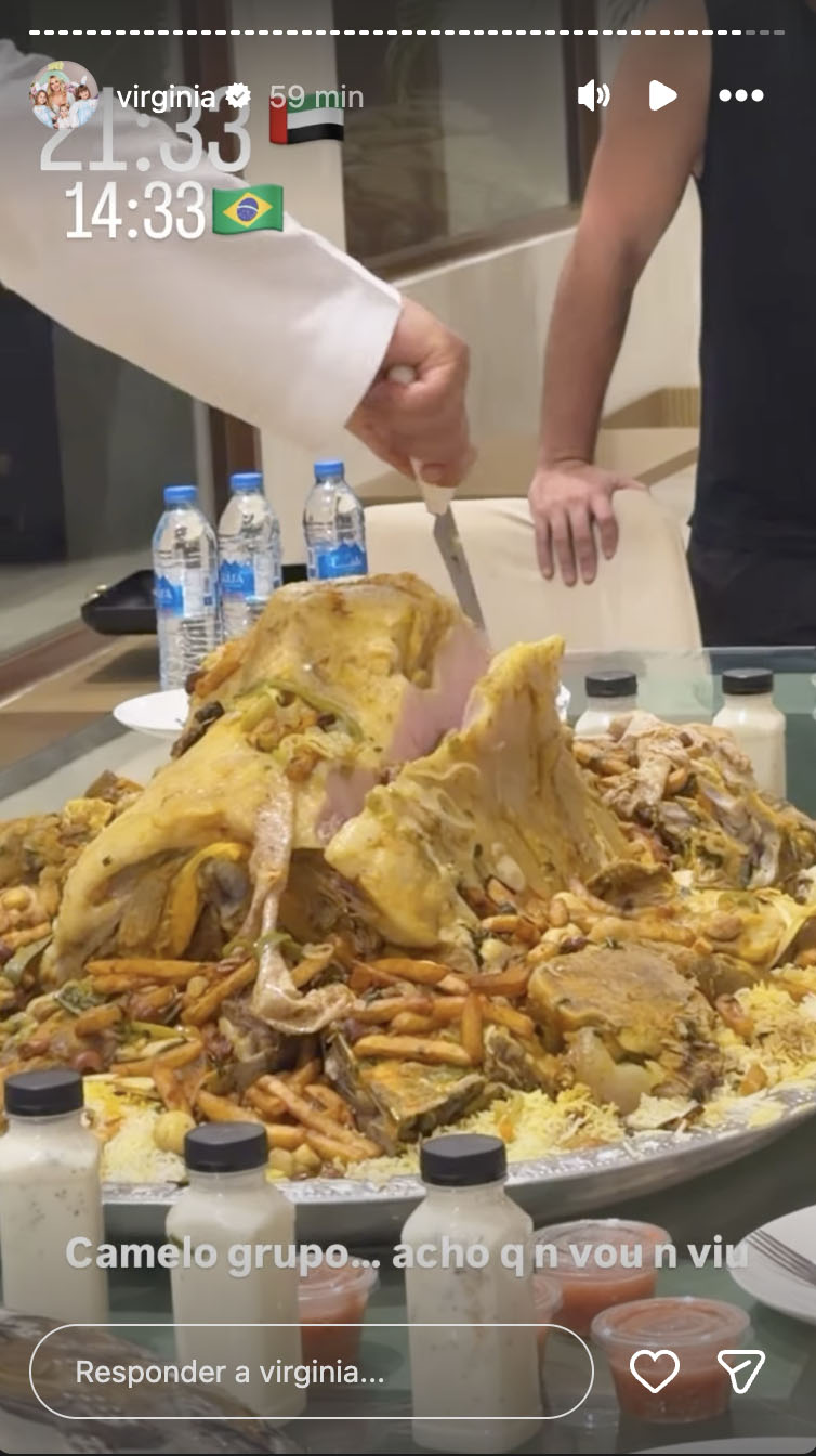 Virginia come camelo em Dubai - Foto: Reprodução / Instagram