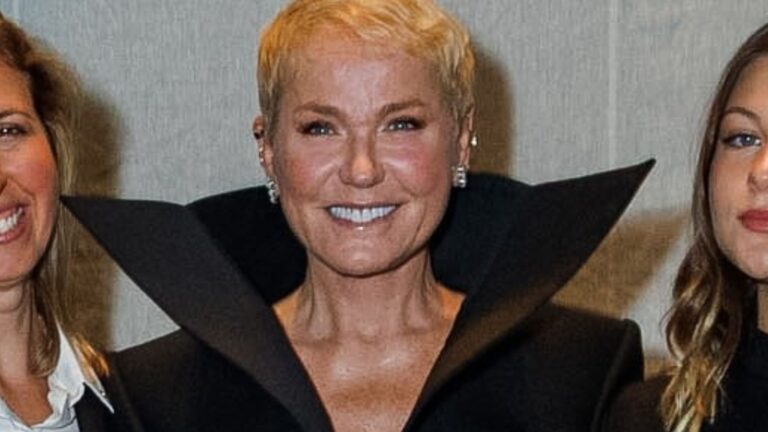 Xuxa Meneghel faz raríssima aparição com a irmã e as sobrinhas em evento especial