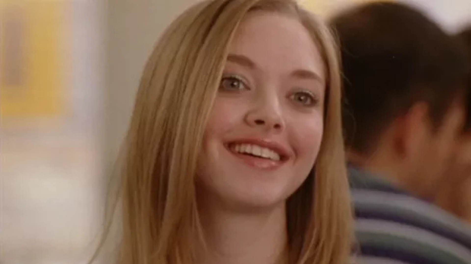 Amanda Seyfried em Meninas Malvadas - Foto: Reprodução/YouTube