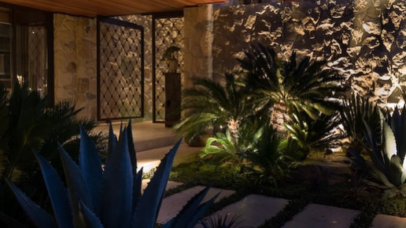 Aos 57 anos, atriz aposta em detalhe japonês que une beleza e sustentabilidade no jardim de seu refúgio luxuoso
