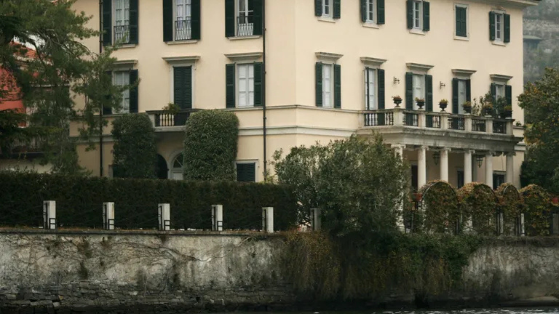 Detalhes do jardim da mansão de George Clooney - Foto: Getty Images