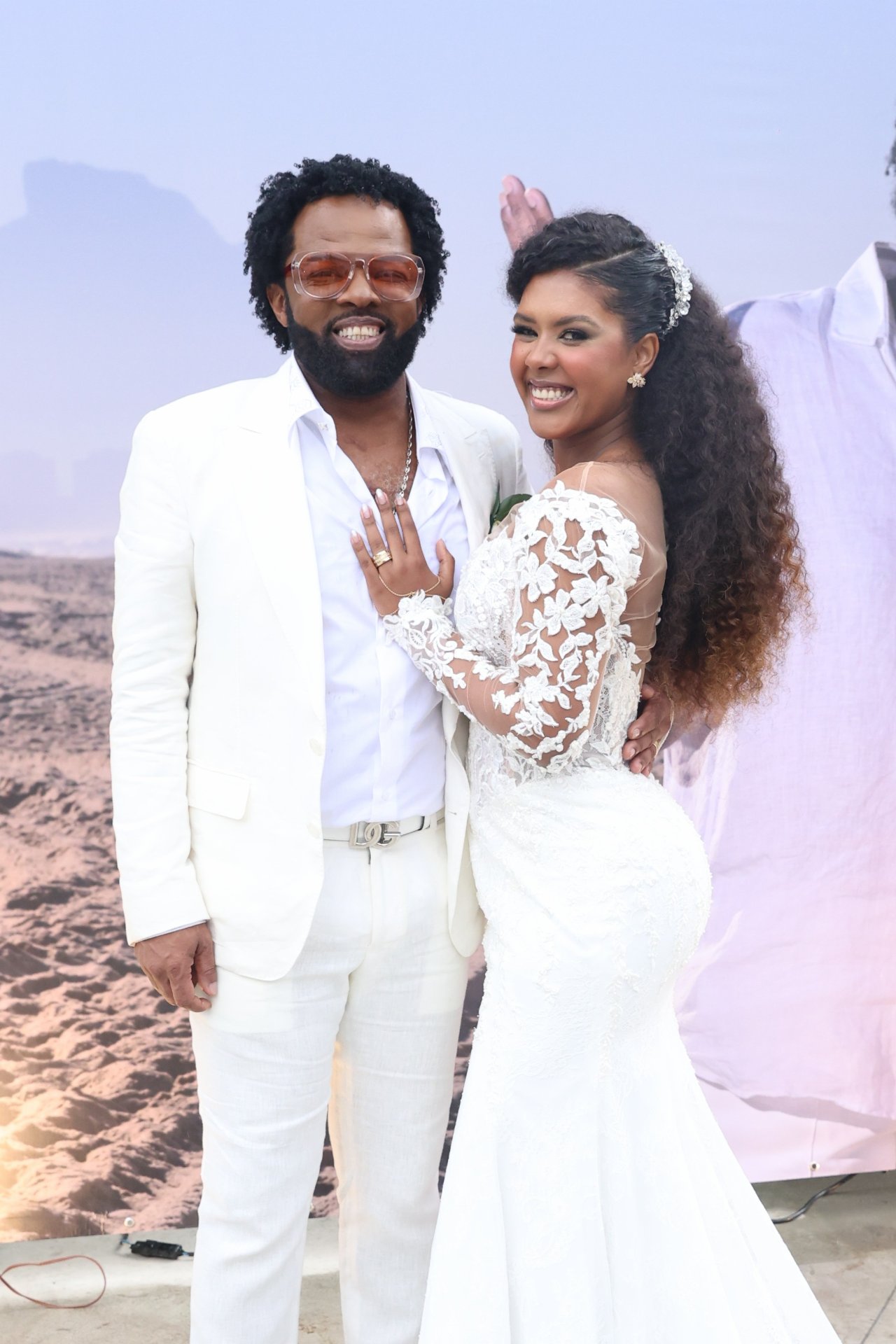 Xande de Pilares e Mikimbeth - Foto: Daniel Pinheiro/BrazilNews