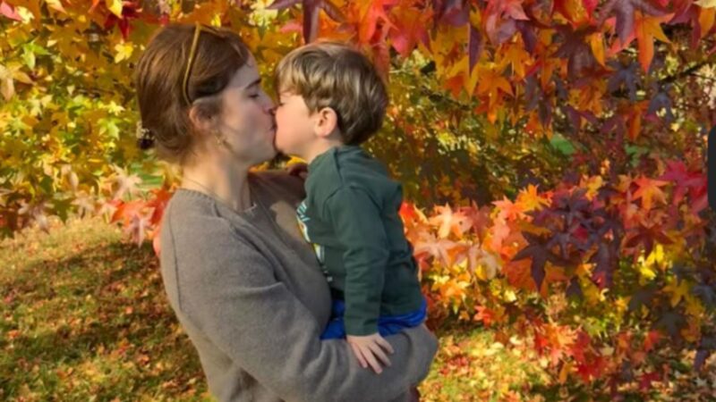 À espera do terceiro filho, princesa quebra protocolo com registros raros em família