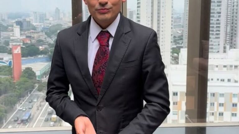 Em menos de 6 meses, apresentador de 28 anos fica noivo e mantém prêmio milionário de reality intacto