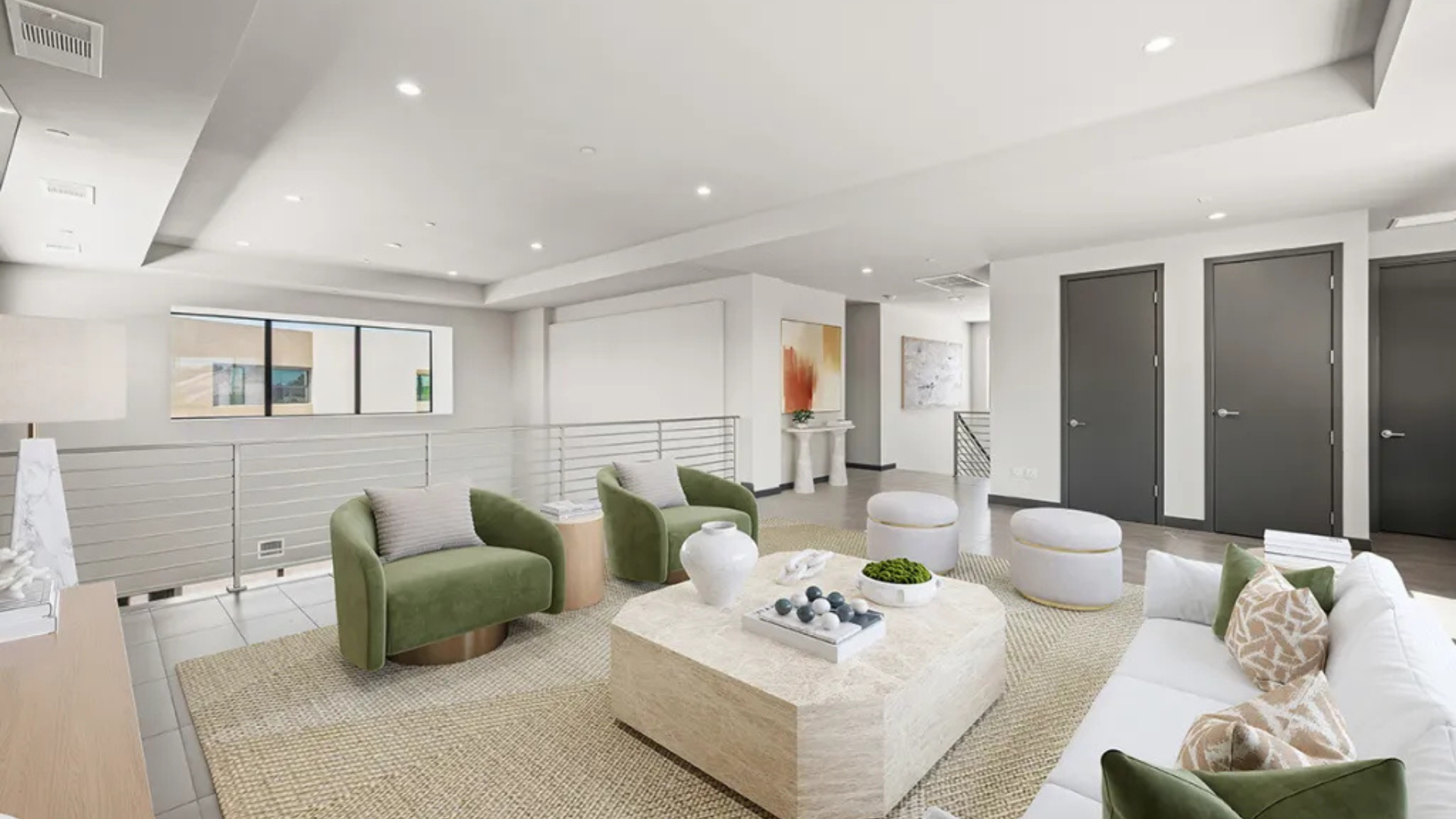 Sala de estar do blogueiro Perez Hilton - Foto: Divulgação/Glass Houzz Media