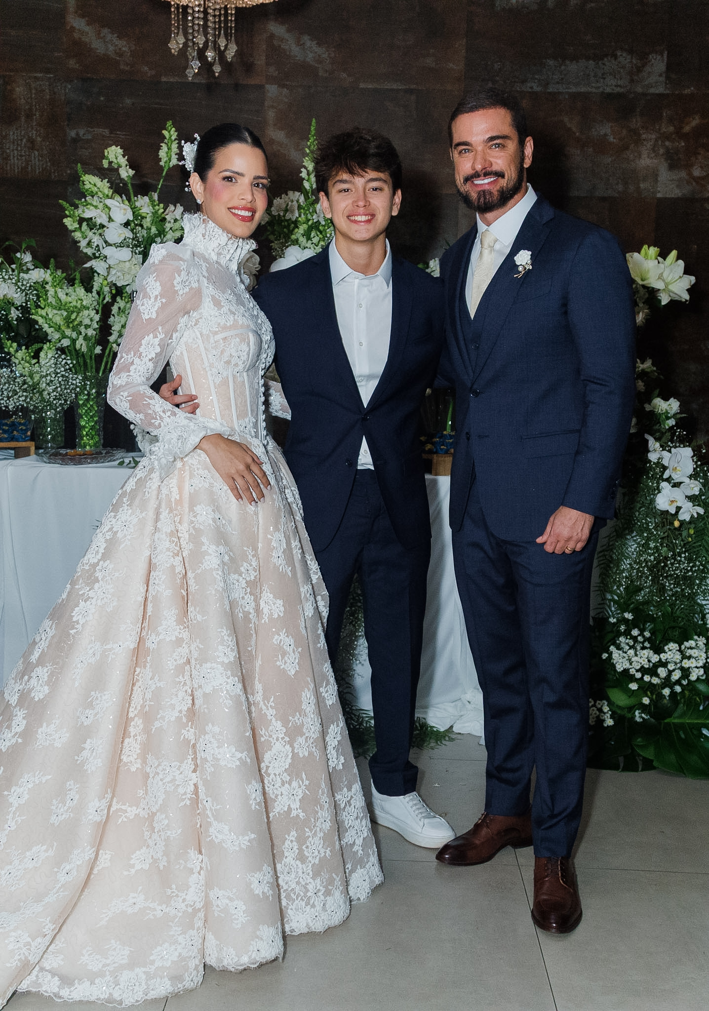 Luana Sales, Leonardo e Sidney Sampaio - Foto: Clayton Felizardo / Brazilnews