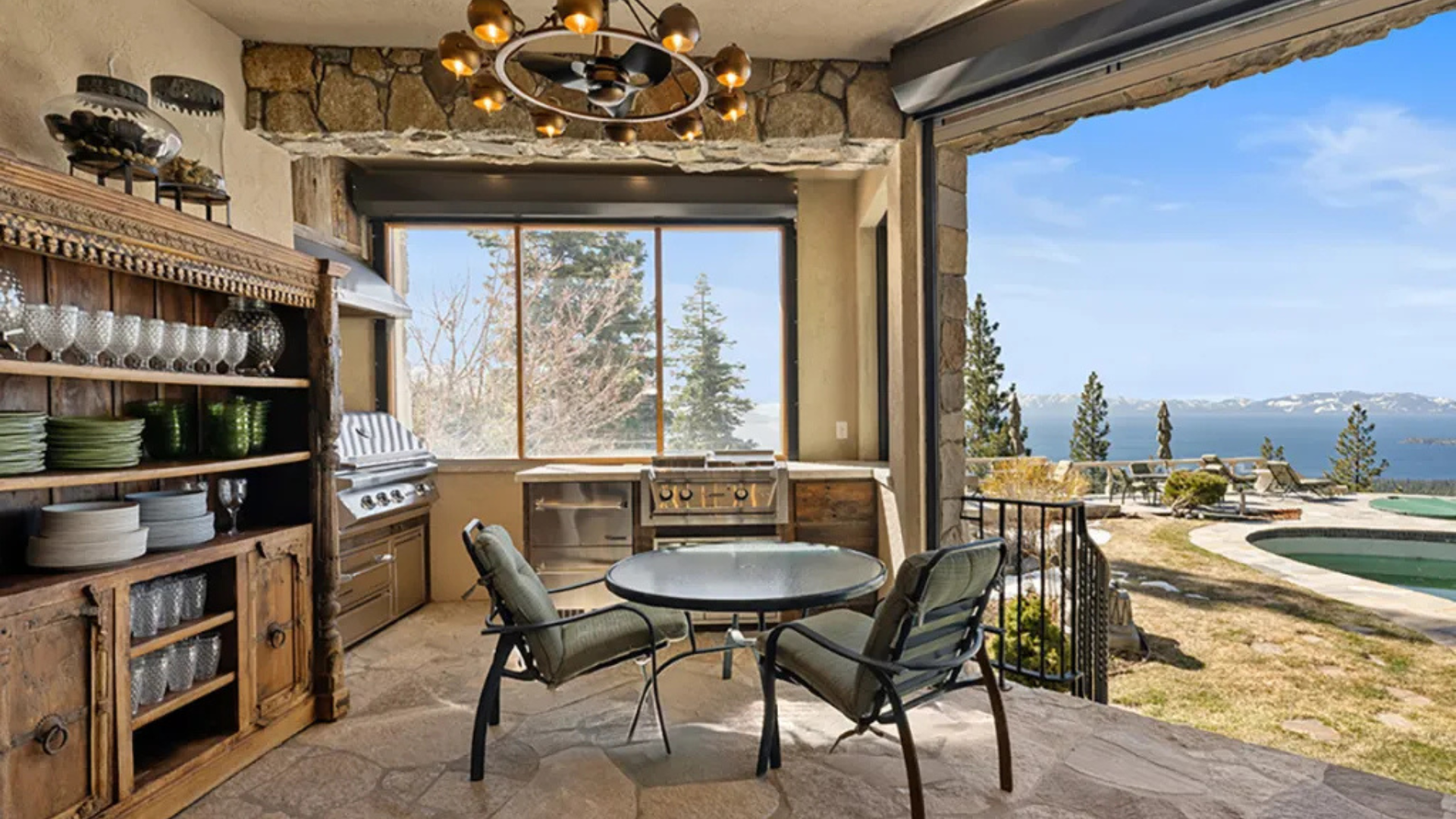 Detalhes da mansão de Mike Love - Foto: Ali Rivera/Robb Report