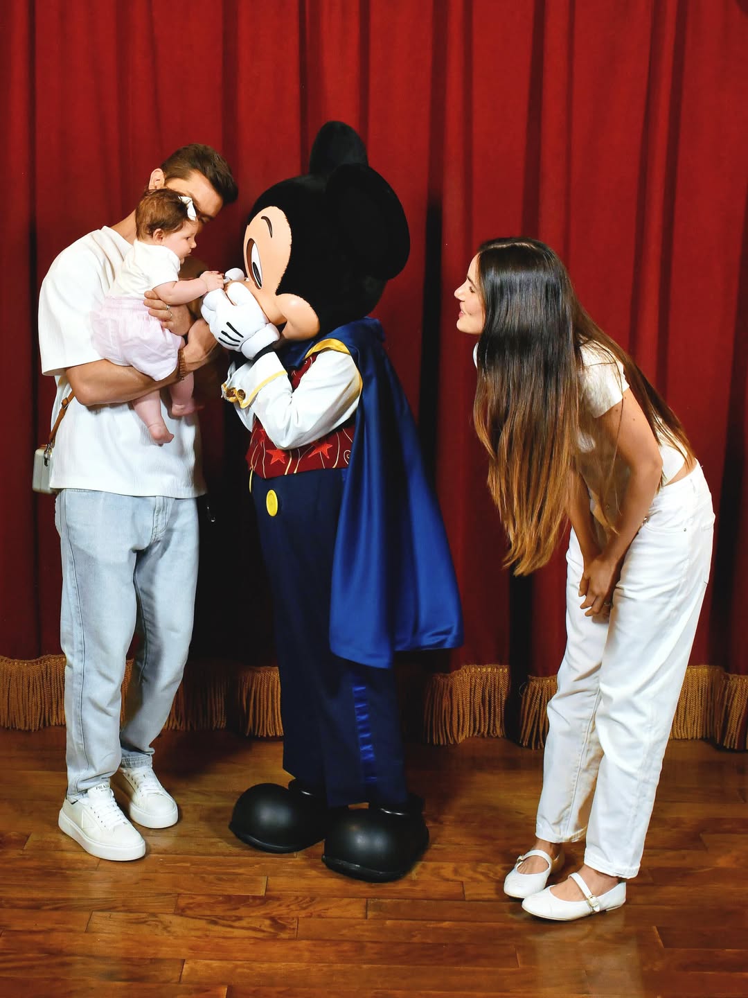 Klebber Toledo e Camila Queiroz com a filha- Fotos: Reprodução/Instagram