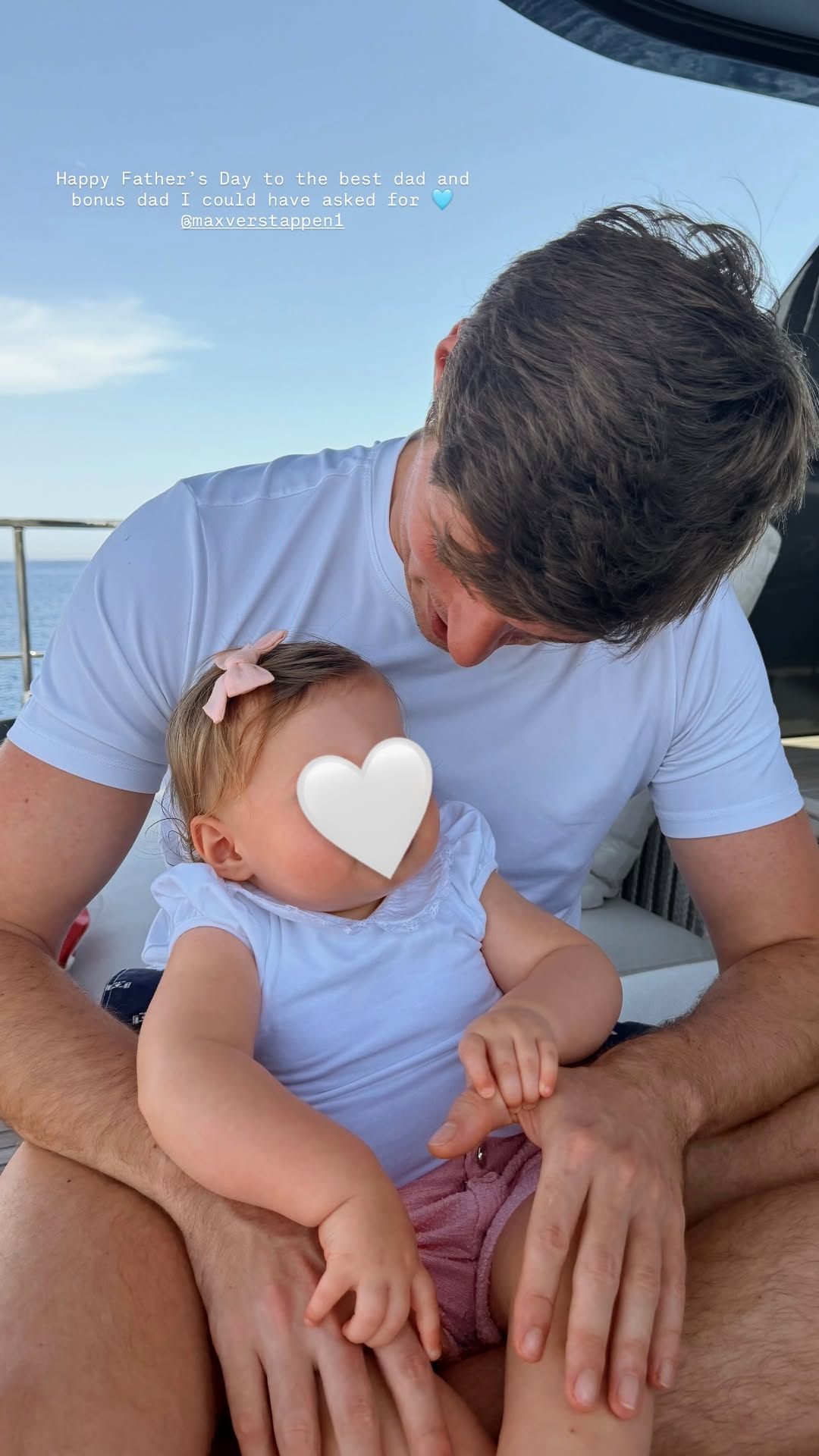 Max Verstappen e Lily — Foto: Reprodução/ Instagram @kellypiquet