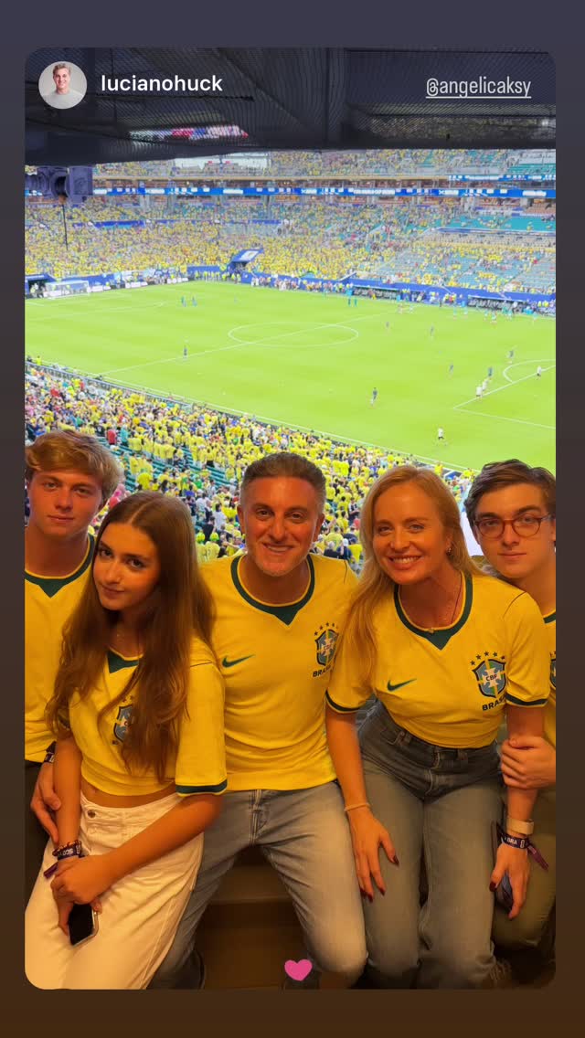Luciano Huck e Angélica com os filhos — Foto: Reprodução Instagramt