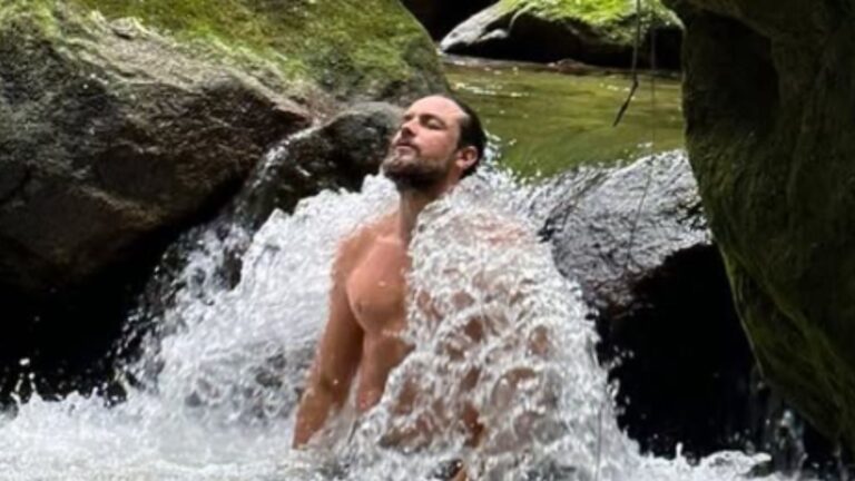 Estrela de novela de sucesso recusa o glamour e cuida de bicho inusitado no quintal de casa