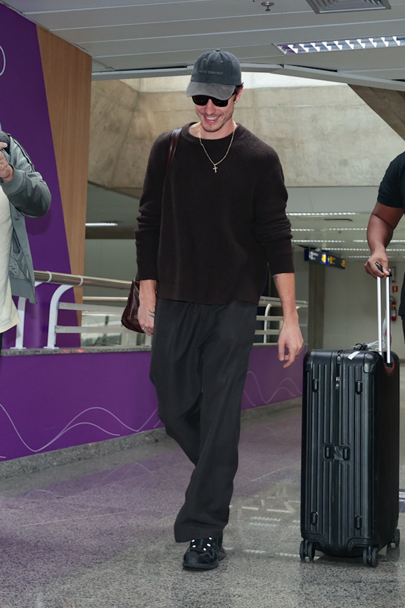 Shawn Mendes desembarca no aeroporto do Galeão - Fotos: Victor Chapetta/Brazil News