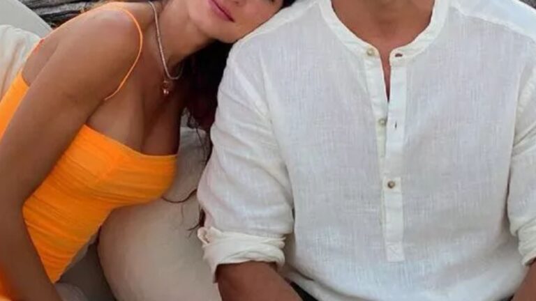 Pais de dois, casal de atores tem mansão milionária escondida com cachoeira particular