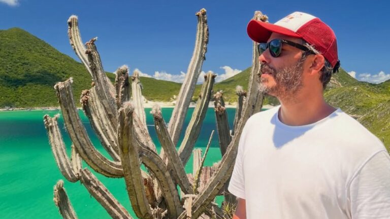 Longe da TV brasileira, ator de 45 anos constrói vida entre Portugal e um dos destinos mais desejados do Brasil