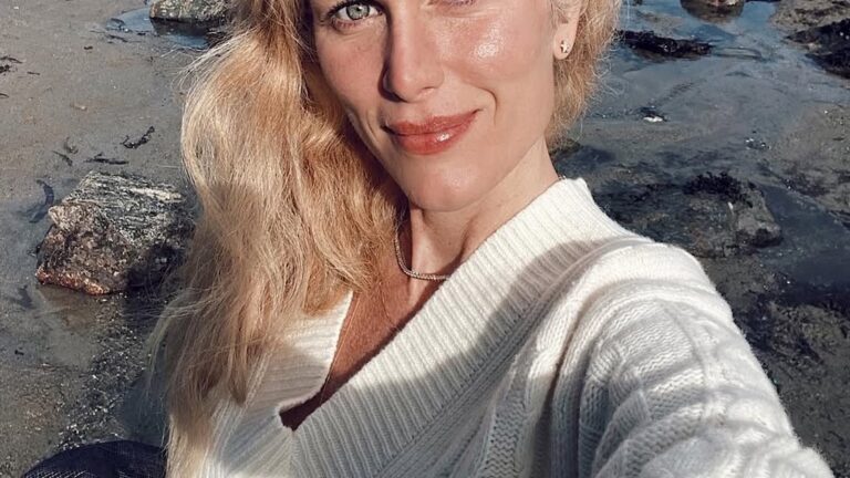 Prestes a completar 43 anos, atriz brasileira constrói vida nos EUA e revelou doença autoimune
