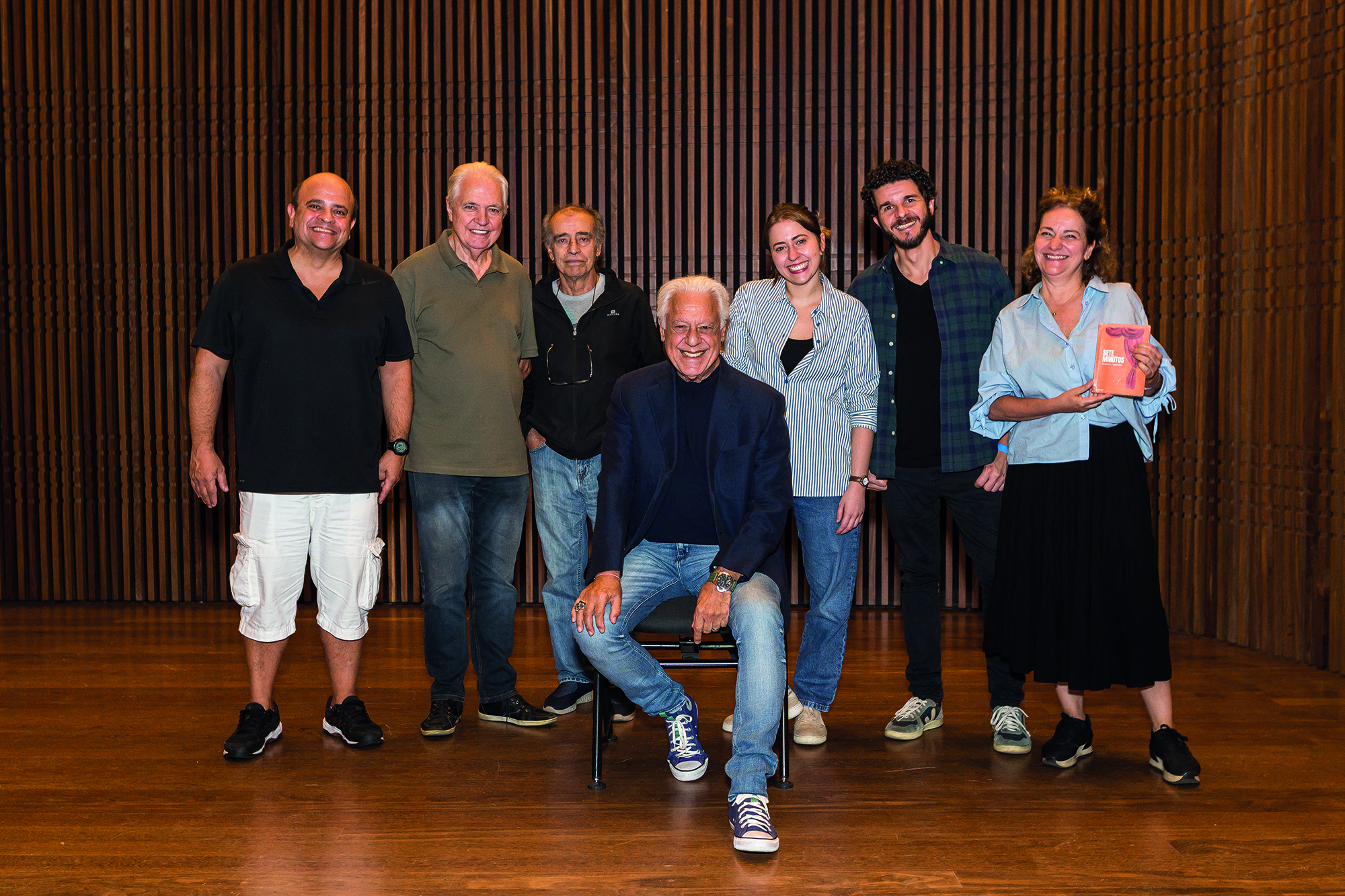 Diretor com elenco: Fabio Esposito, Norival Rizzo, Walter Breda, Natália Beukers, além de Conrado Sardinha e Ana Andreatta. - Foto: Renata D’Almeida